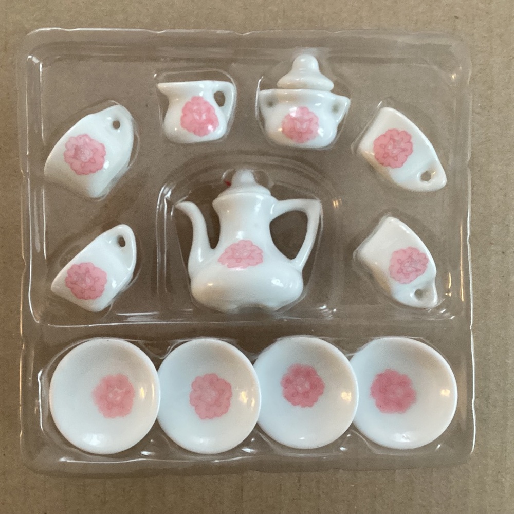 Mini Porcelain Toy Tea Ser Lotus Flower Saucers Cups Sugar Creamer Teapot